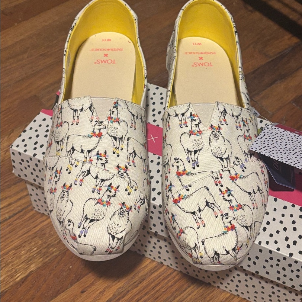 TOMS x Paper Source Women’s Llama Print Sneakers - Cream and Yellow